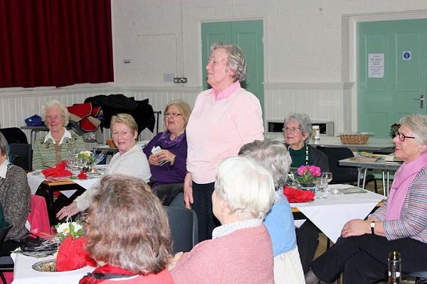 9. Margaret gives Alan a vote of thanks.jpg